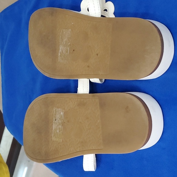 Sandles - Picture 3 of 5